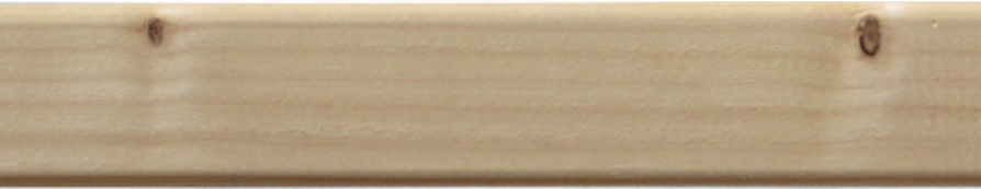 Pohled na rustikální dřevěnou lištu s rovnoletou kresbou s malým sukem.